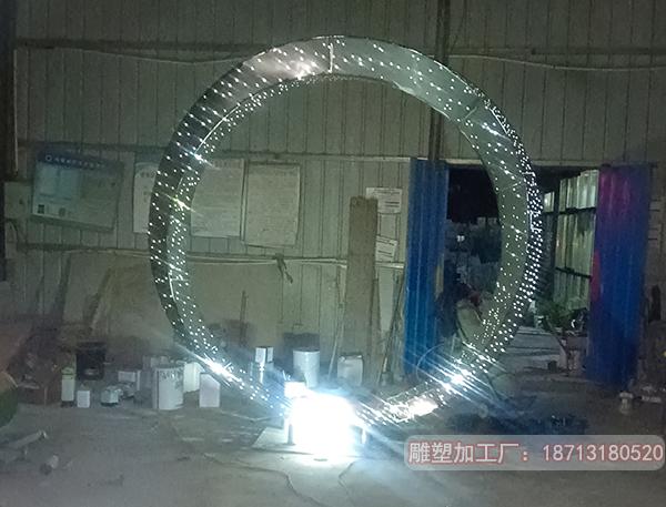 �����Ī����˹��������ͬһ�����̵�ʱ��֮�����ڵƹ��ħ���»������������ǵ�����